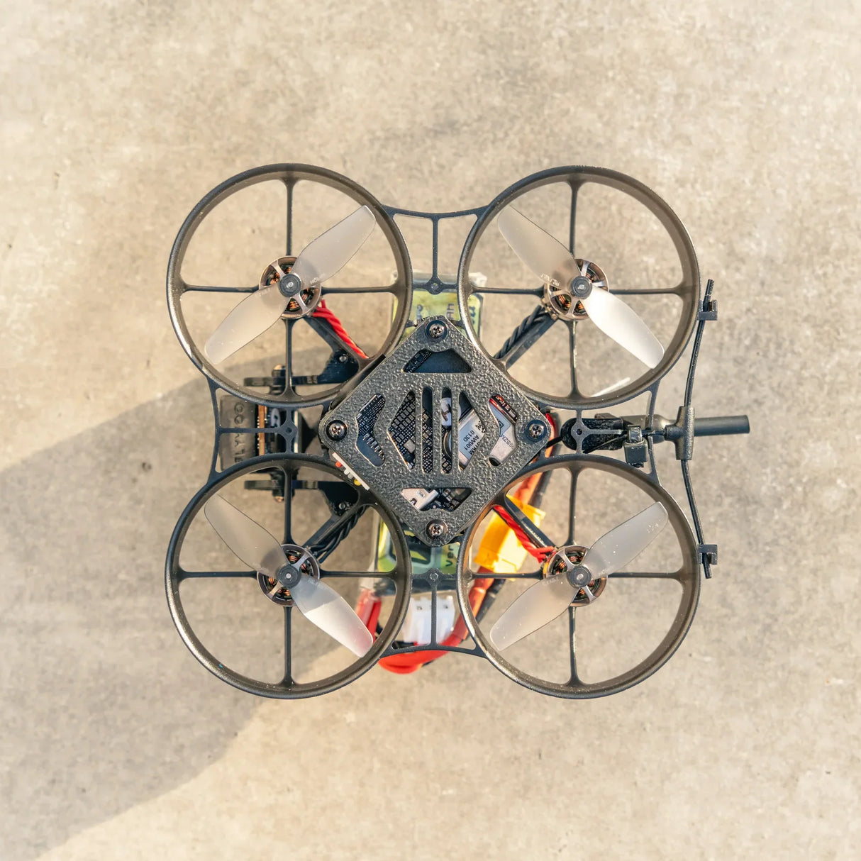 NewBeeDrone AcroBee75 HD DJI O4 Pusher BNF with DJI O4 (ELRS 2.4G)